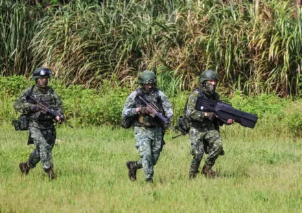 Apache, Black Hawk Drill in Taiwan Shows Impact of Ukraine’s Drone War