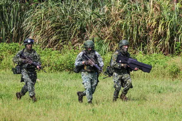 Apache, Black Hawk Drill in Taiwan Shows Impact of Ukraine’s Drone War