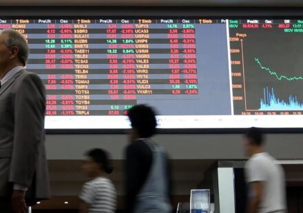 Barclays upgrades Crown Castle stock rating on tower market strength